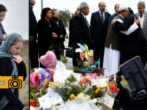 YENİ ZELANDALI KADINLAR BAŞÖRTÜSÜ TAKTILAR