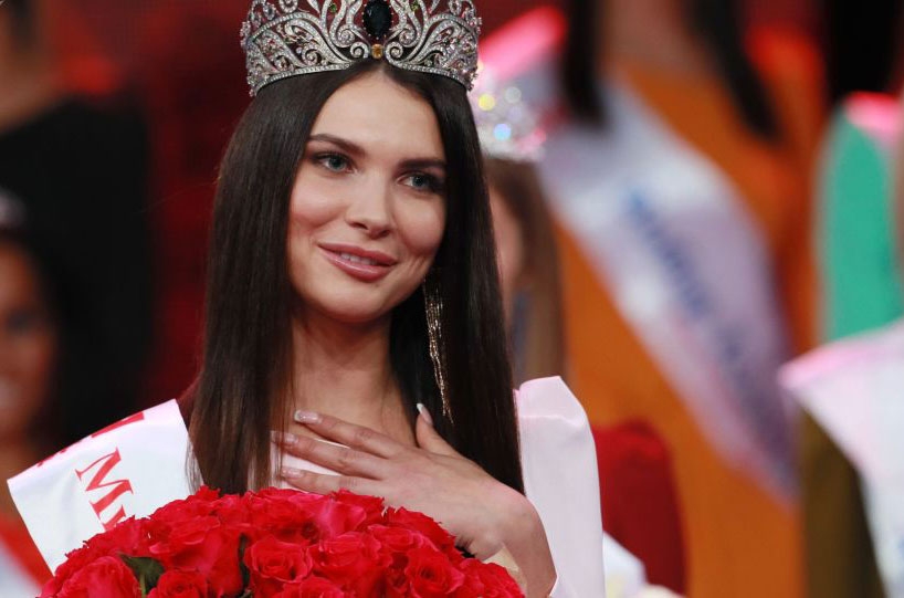 Güzellik kraliçesinin tacı geri alındı galerisi resim 15