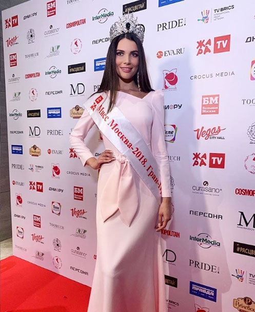 Güzellik kraliçesinin tacı geri alındı galerisi resim 2