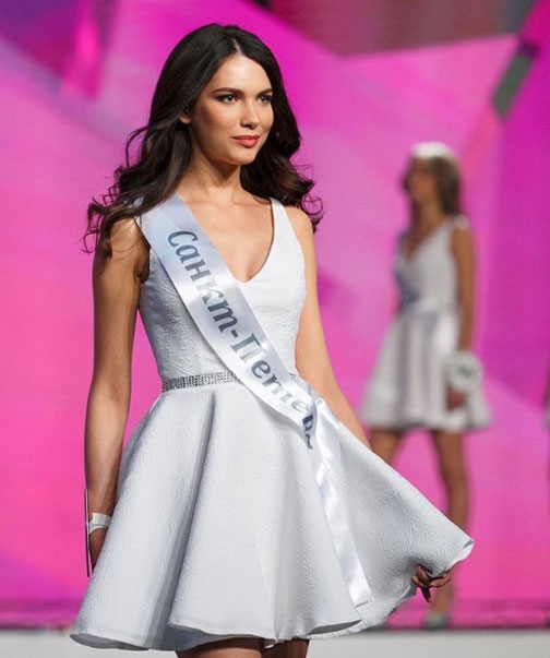 Güzellik kraliçesinin tacı geri alındı galerisi resim 3