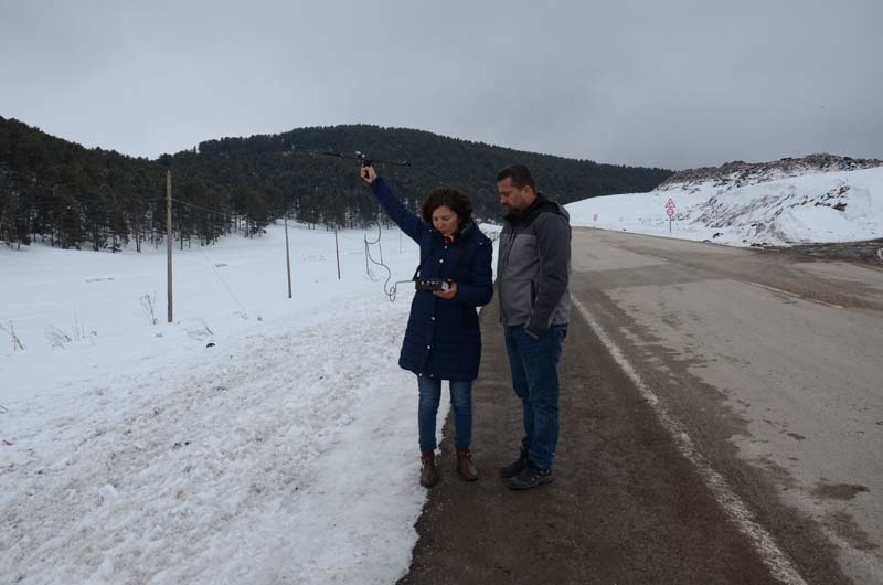 Kış uykusundan uyanan bozayılar çöplüğün yolunu tuttu galerisi resim 11