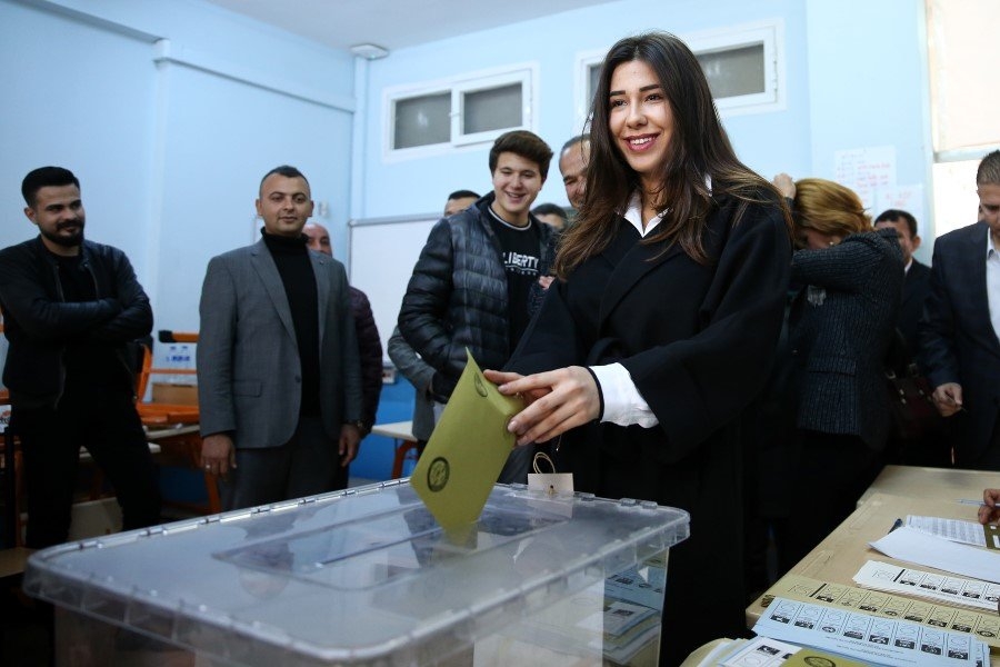 Türkiye sandık başında galerisi resim 16