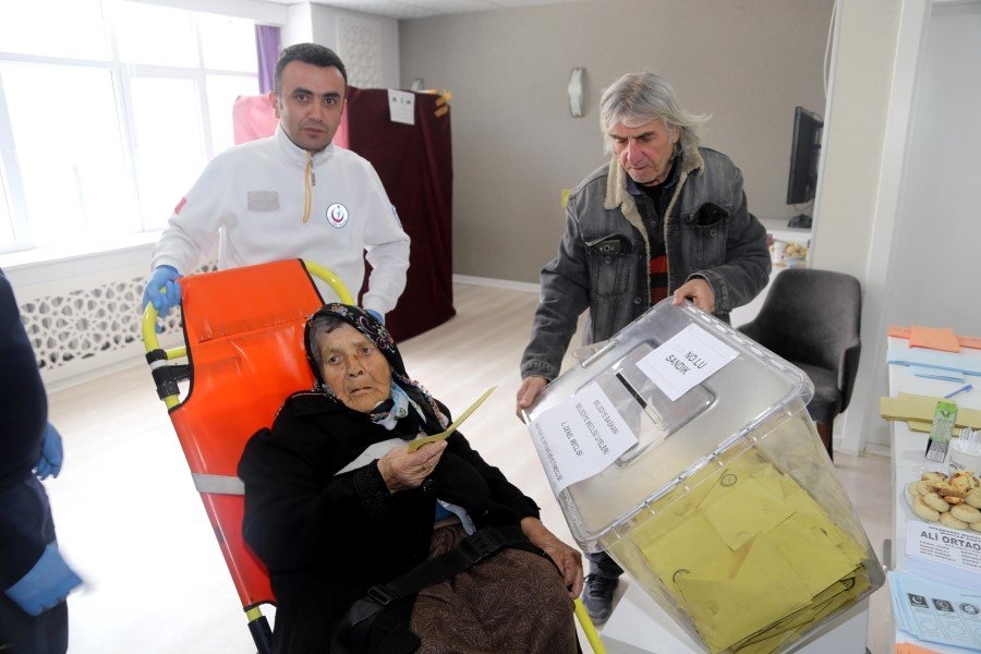 Türkiye sandık başında galerisi resim 21