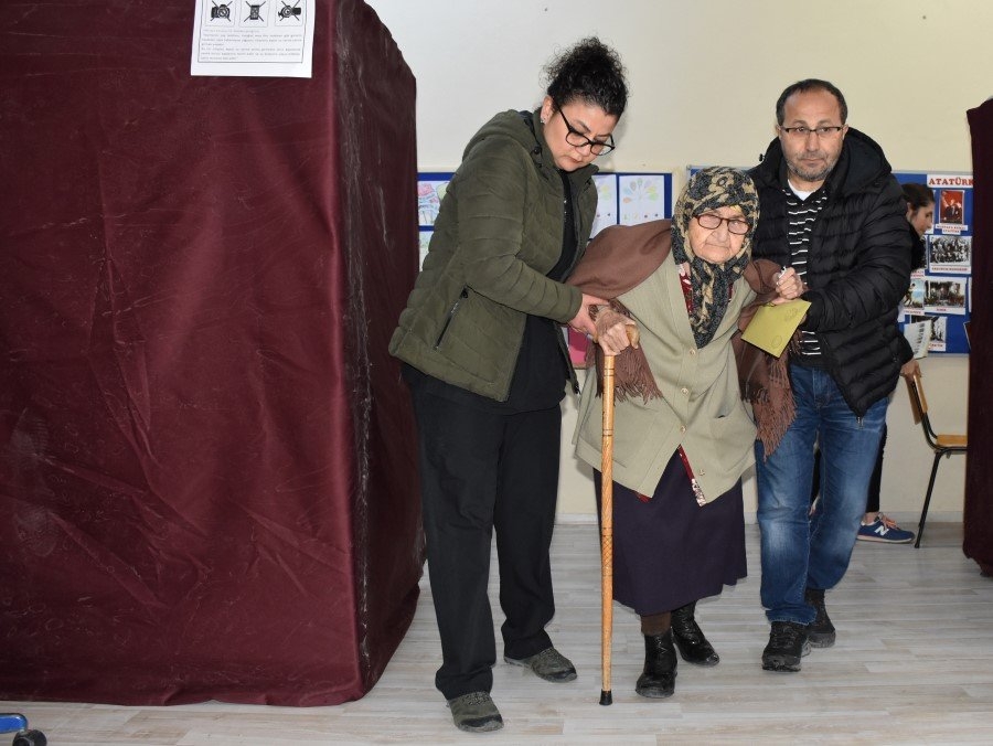 Türkiye sandık başında galerisi resim 23