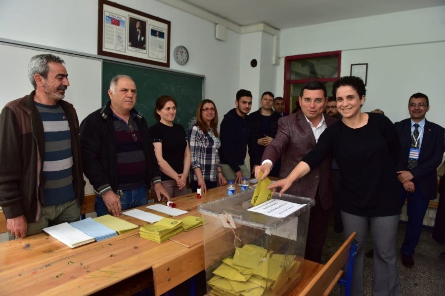 Türkiye sandık başında galerisi resim 24