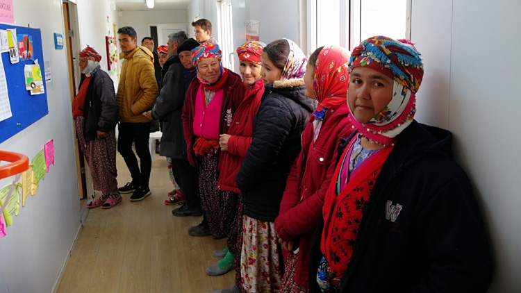 Türkiye sandık başında galerisi resim 31