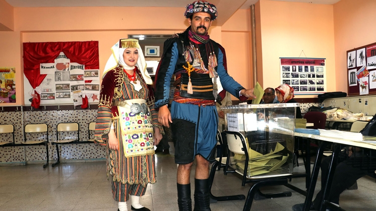 Türkiye sandık başında galerisi resim 32