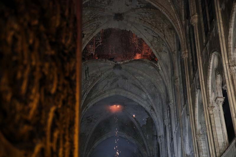 856 yıllık Notre Dame yandı galerisi resim 13