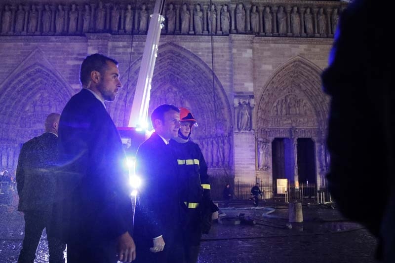856 yıllık Notre Dame yandı galerisi resim 15
