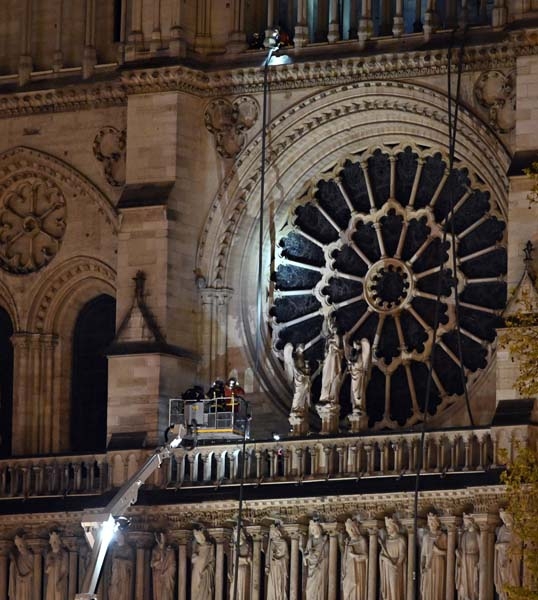 856 yıllık Notre Dame yandı galerisi resim 22