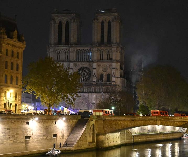 856 yıllık Notre Dame yandı galerisi resim 25