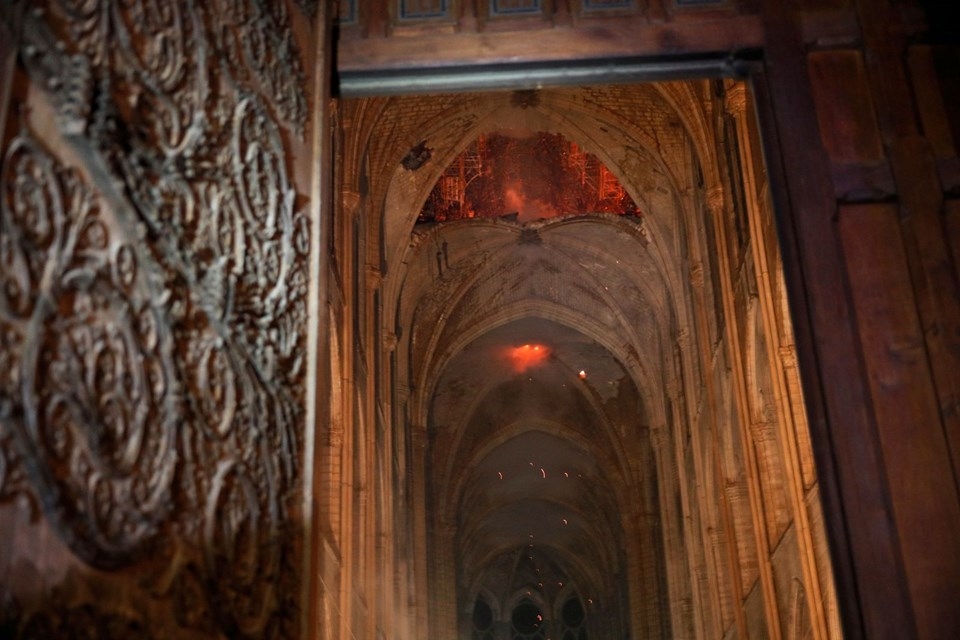 856 yıllık Notre Dame yandı galerisi resim 29