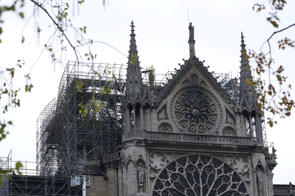 856 yıllık Notre Dame yandı galerisi resim 33