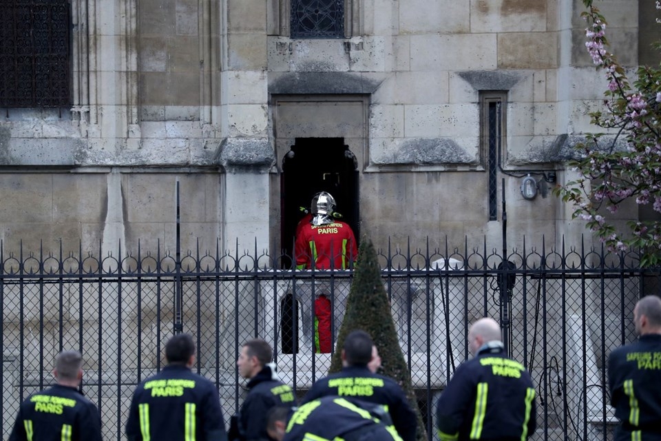 856 yıllık Notre Dame yandı galerisi resim 37