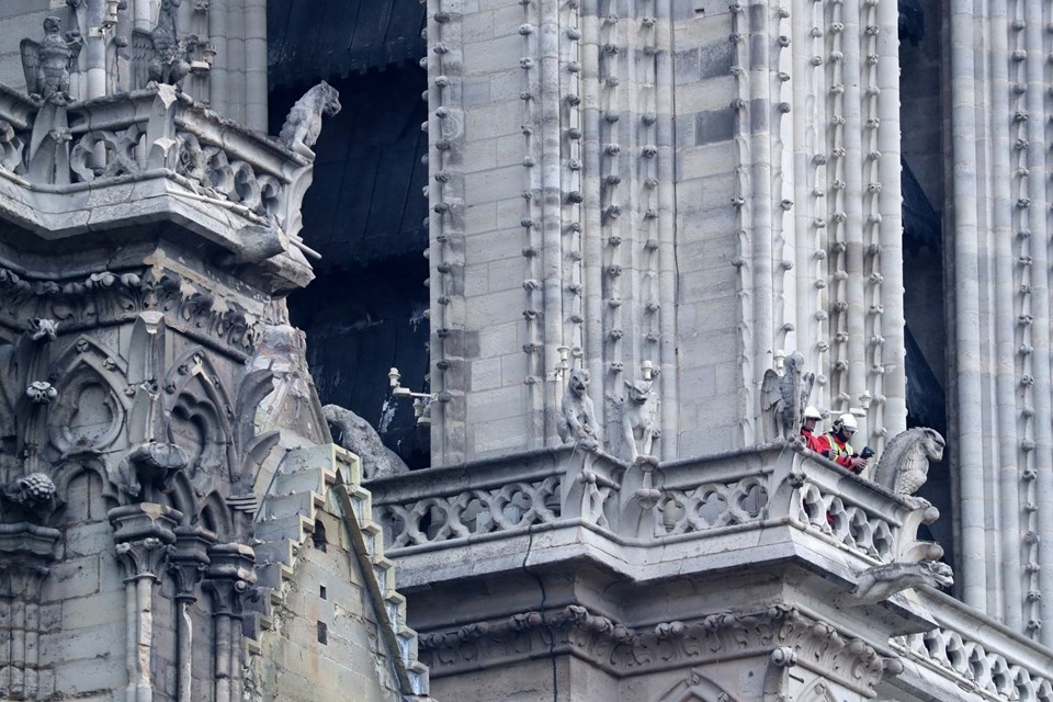 856 yıllık Notre Dame yandı galerisi resim 39