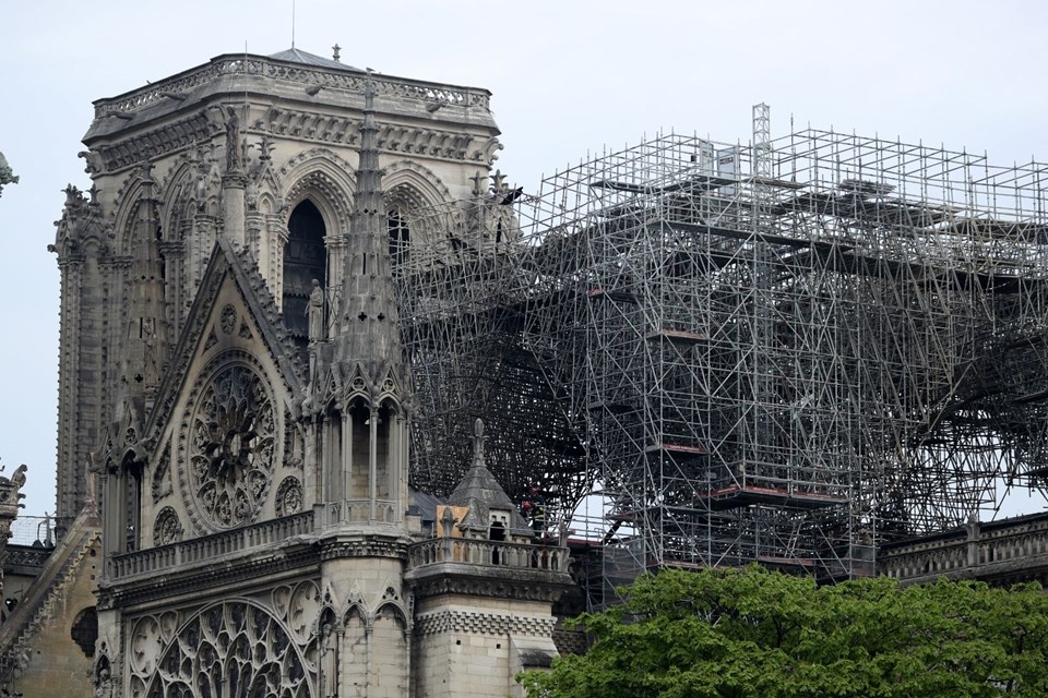 856 yıllık Notre Dame yandı galerisi resim 40