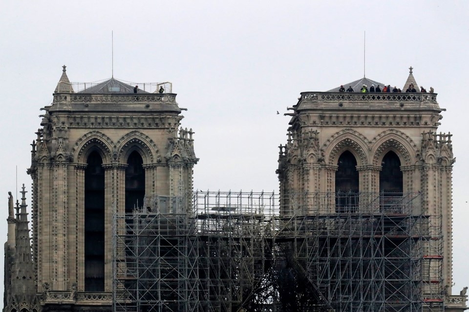 856 yıllık Notre Dame yandı galerisi resim 42