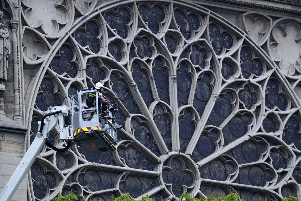 856 yıllık Notre Dame yandı galerisi resim 44