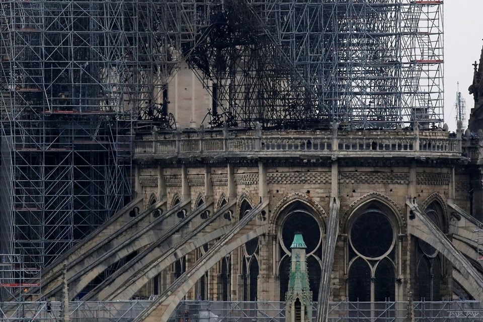856 yıllık Notre Dame yandı galerisi resim 49
