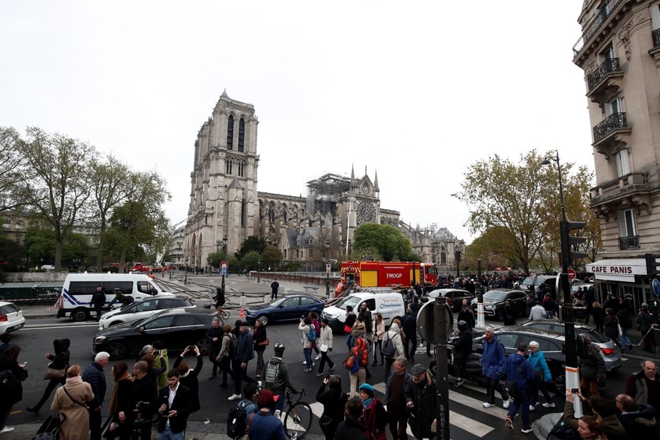 856 yıllık Notre Dame yandı galerisi resim 50