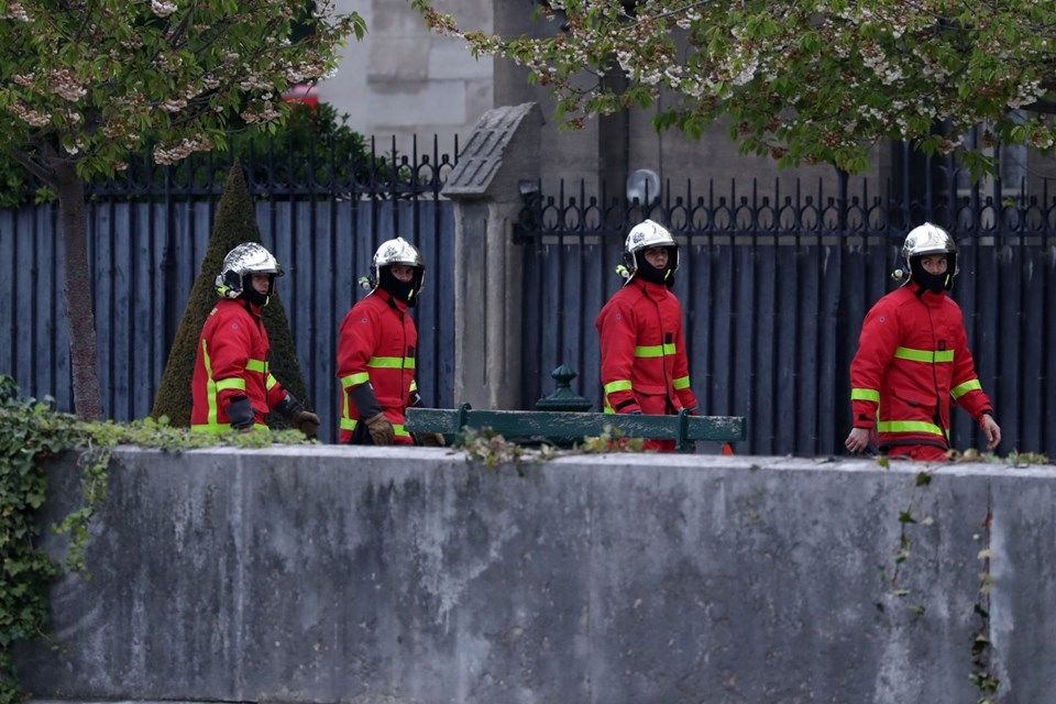 856 yıllık Notre Dame yandı galerisi resim 54