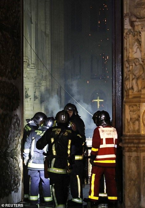 856 yıllık Notre Dame yandı galerisi resim 57