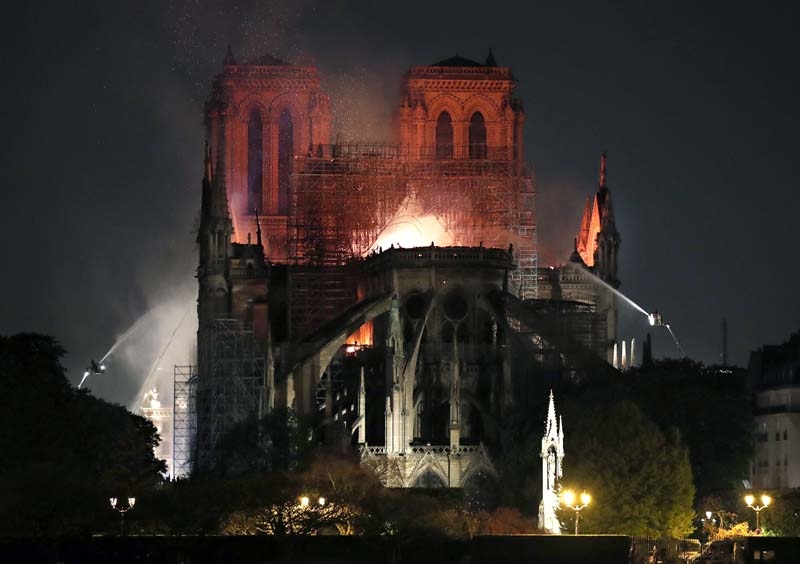 856 yıllık Notre Dame yandı galerisi resim 6
