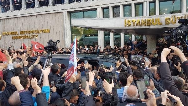 İstanbul Başkanı'nı böyle bağrına bastı galerisi resim 18