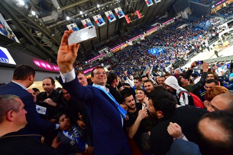 İstanbul Başkanı'nı böyle bağrına bastı galerisi resim 2