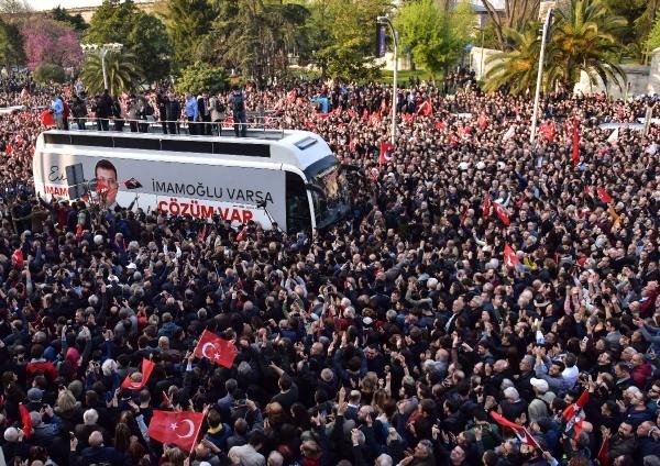 İstanbul Başkanı'nı böyle bağrına bastı galerisi resim 23