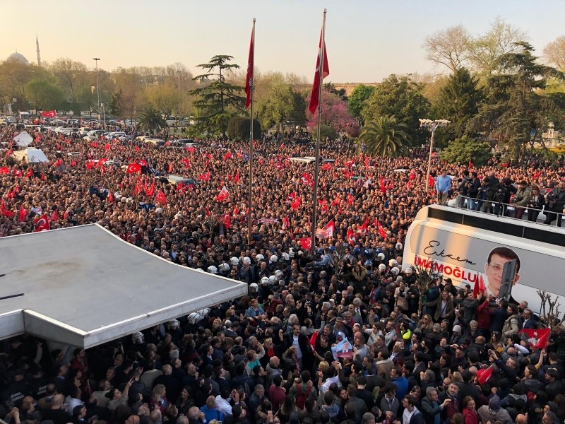 İstanbul Başkanı'nı böyle bağrına bastı galerisi resim 9