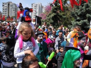Kadıköy'de 23 Nisan coşkusu