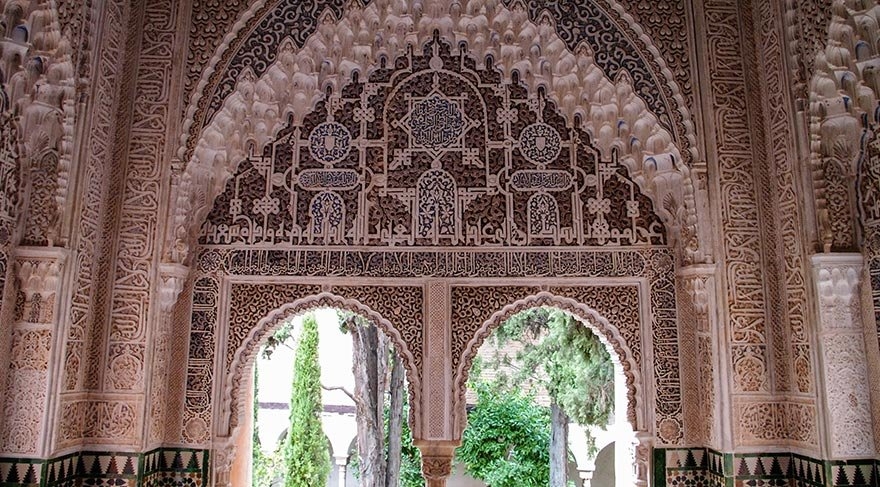 İslam sanatının incisi Elhamra Sarayı galerisi resim 1
