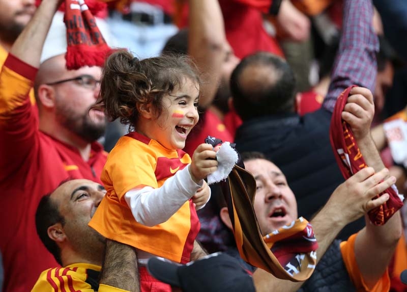 Galatasaray-Beşiktaş derbisinden ilginç kareler galerisi resim 3