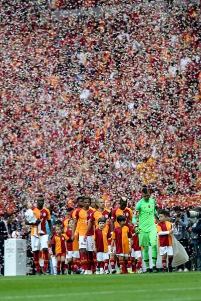 Galatasaray-Beşiktaş derbisinden ilginç kareler galerisi resim 4
