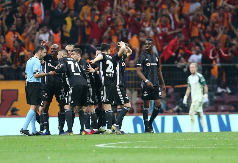 Galatasaray-Beşiktaş derbisinden ilginç kareler galerisi resim 45