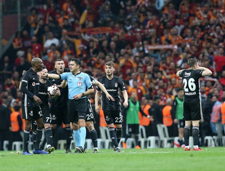 Galatasaray-Beşiktaş derbisinden ilginç kareler galerisi resim 48