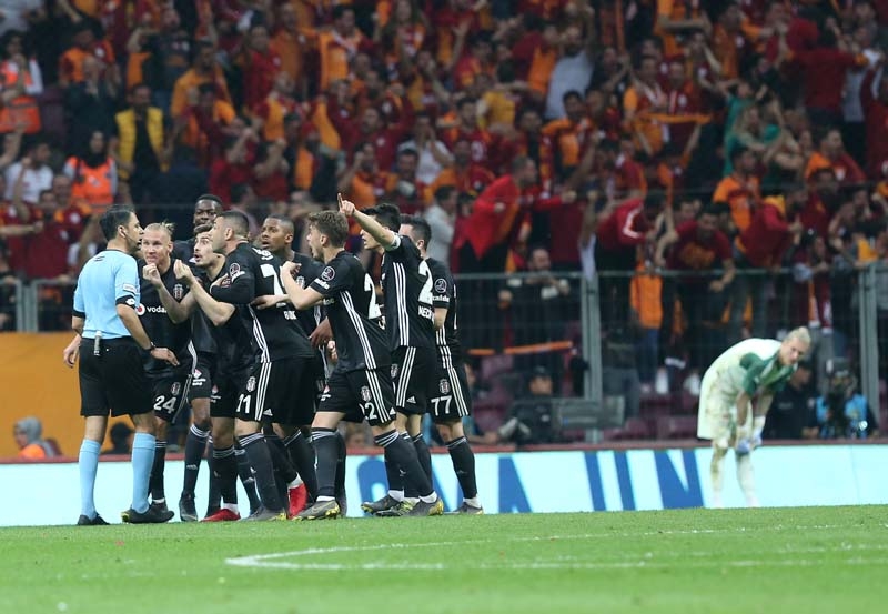 Galatasaray-Beşiktaş derbisinden ilginç kareler galerisi resim 49