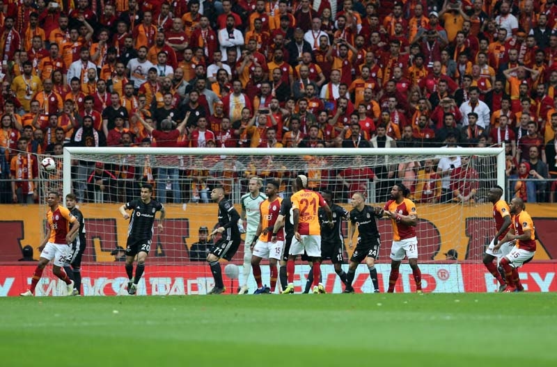 Galatasaray-Beşiktaş derbisinden ilginç kareler galerisi resim 8
