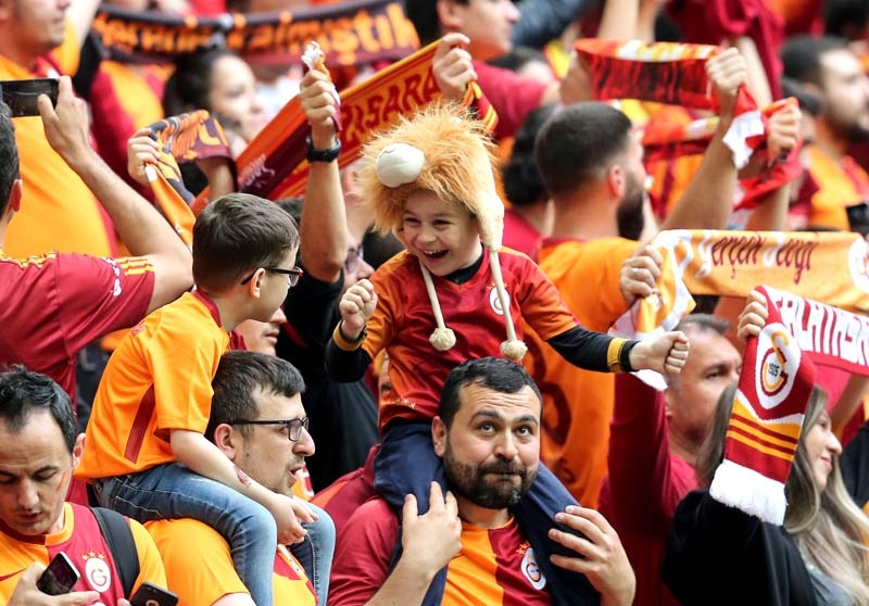 Galatasaray-Beşiktaş derbisinden ilginç kareler galerisi resim 9