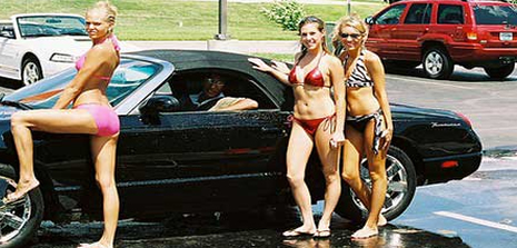 Hem yıkıyorlar, hem yakıyorlar 