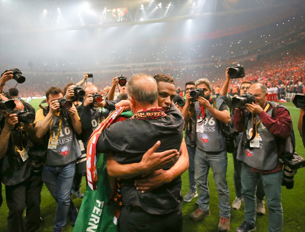 Dünya basını Galatasaray'ı manşetlere taşıdı galerisi resim 15