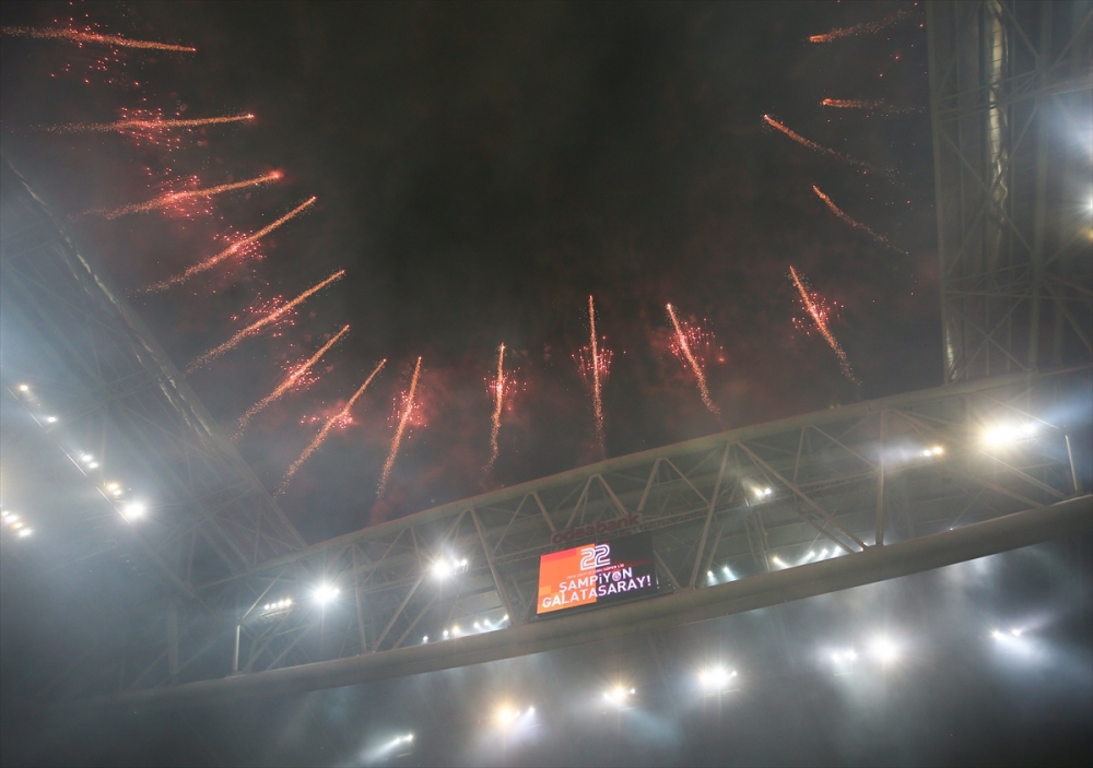 Dünya basını Galatasaray'ı manşetlere taşıdı galerisi resim 18