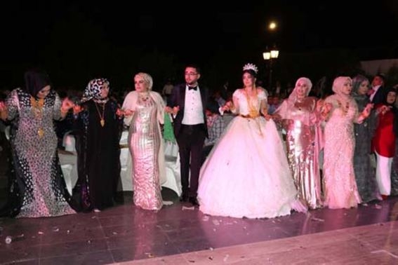 Geline 5 kilo altın taktılar... Kolunda yer kalmadı galerisi resim 2