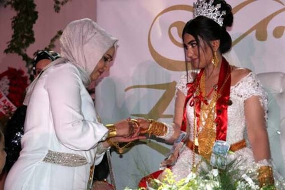 Geline 5 kilo altın taktılar... Kolunda yer kalmadı galerisi resim 3