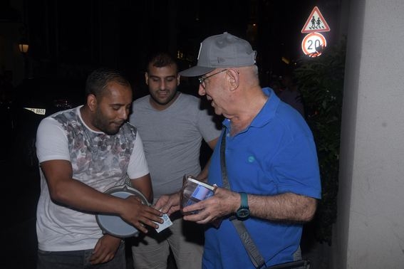 Şener şen ve Aleyna Tilki para dağıttı! galerisi resim 5