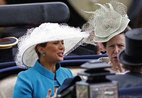 Şeyhin karısı Londra'ya kaçmıştı! Tek celsede boşandılar... galerisi resim 19