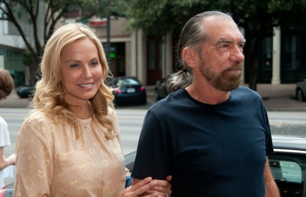 İŞTE DÜNYANIN YAŞLI MİLYARDERLERİ VE GENÇ EŞLERİ.... galerisi resim 9