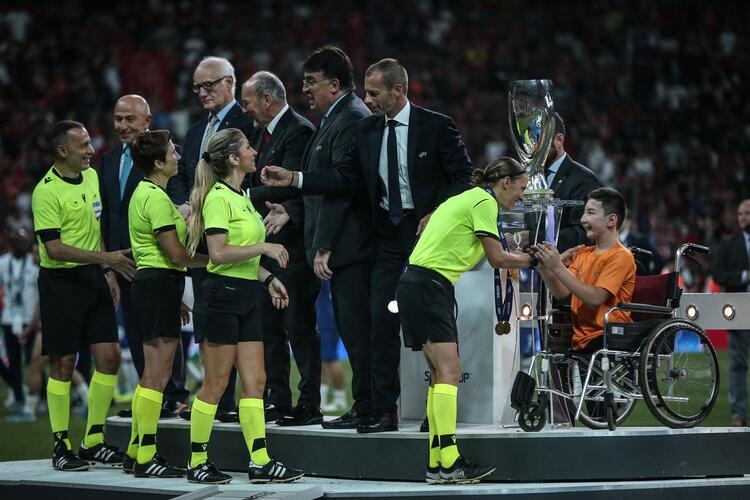 Süper Kupa finalini yönetti! Hakemlik dersi verdi... galerisi resim 11