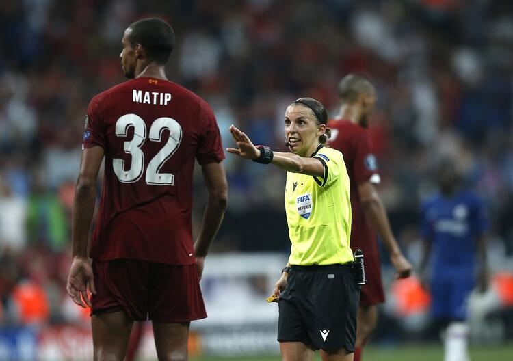 Süper Kupa finalini yönetti! Hakemlik dersi verdi... galerisi resim 12